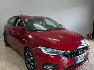 Usata Fiat Tipo Lounge 120 CV (88 kW) 2018 Rosso Berlina