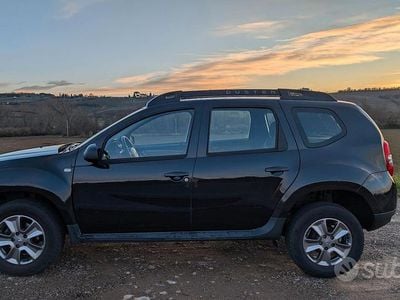 Usata Dacia Duster Lauréate 110 CV (80 kW) 2016 Nero SUV
