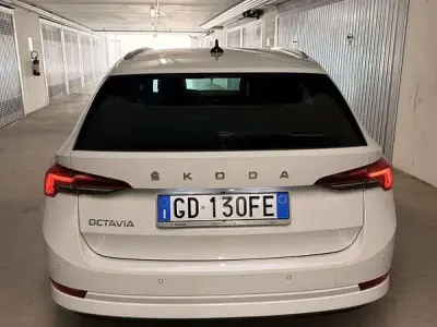Usata Skoda Octavia Executive 150 CV (110 kW) 2021 Bianco Station wagon