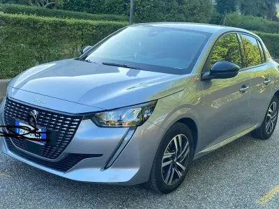 Usata Peugeot 208 Allure 101 CV (74 kW) 2022 Grigio Utilitaria
