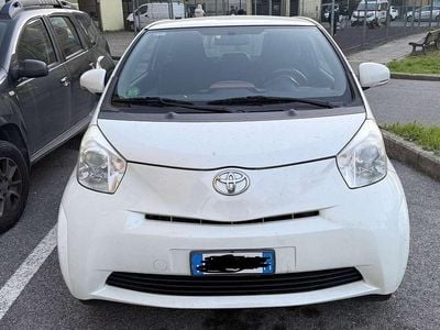 Begagnad Toyota iQ Active 98 HK (72 kW) 2012 Vit Halvkombi