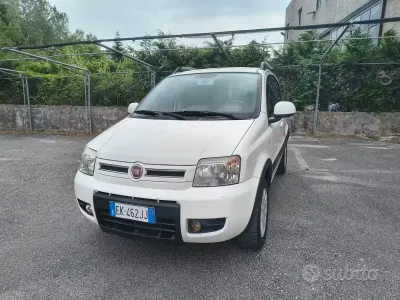 Usado Fiat Panda 4x4 Climbing 69 HP (50 kW) 2011 Branco Citadino