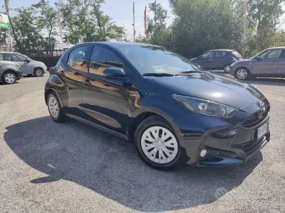Usata Toyota Yaris Hybrid Business Edition 92 CV (67 kW) 2021 Nero Berlina