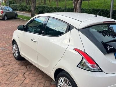 Usata Lancia Ypsilon 60 CV (44 kW) 2016 Bianco Utilitaria