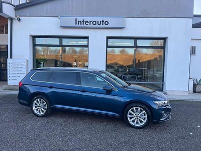 Usata VW Passat Business 150 CV (110 kW) 2022 Aquamarine blue metallizzato Station wagon