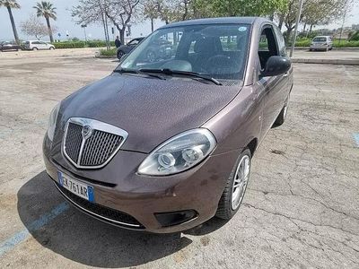 Usata Lancia Ypsilon 75 CV (55 kW) 2011 Marrone Utilitaria