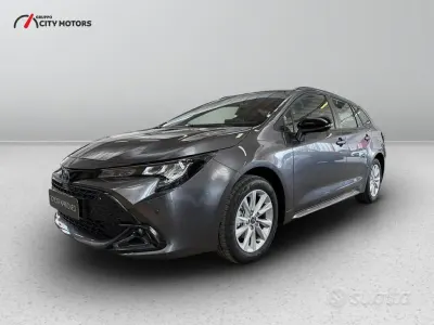Nuova Toyota Corolla Active 196 CV (144 kW) 2026 Black met Station wagon