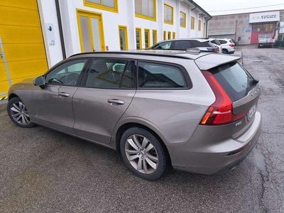 Usata Volvo V60 Business Edition 197 CV (144 kW) 2021 Oro Station wagon