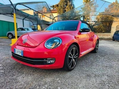 Usata VW Beetle Cabriolet Sportline 140 CV (102 kW) 2015 Rosso Cabrio