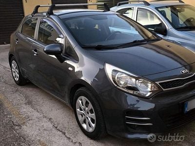 Usata Kia Rio Active 75 CV (55 kW) 2015 Grigio Berlina