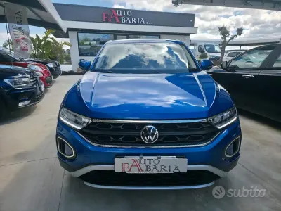 Usata VW T-Roc Style 110 CV (80 kW) 2022 Blu SUV