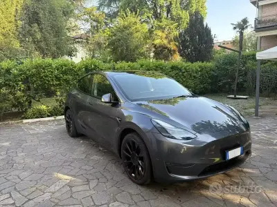 Usata Tesla Model Y 189 kW (258 CV) 2023 SUV
