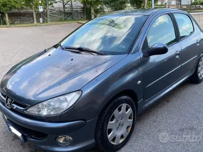 Usata Peugeot 206 109 CV (80 kW) 2006 Grigio Utilitaria