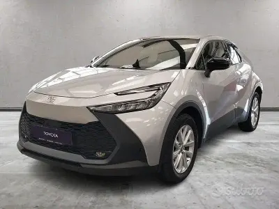 Usata Toyota C-HR Active 223 CV (164 kW) 2025 Grigio SUV