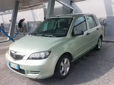 Usata Mazda 2 75 CV (55 kW) 2007 Verde Utilitaria