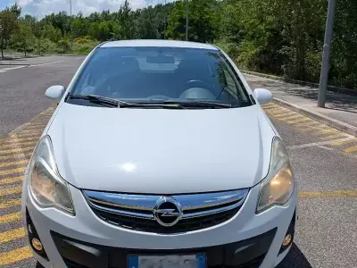 Usata Opel Corsa 75 CV (55 kW) 2013 Bianco Utilitaria