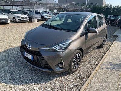Usata Toyota Yaris Hybrid Active 73 CV (53 kW) 2017 Grigio Berlina