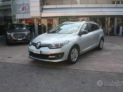 Usata Renault Mégane GrandTour LIMITED 110 CV (80 kW) 2015 Grigio Station wagon