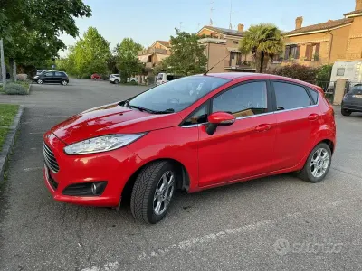 Usata Ford Fiesta 75 CV (55 kW) 2016 Rosso Utilitaria
