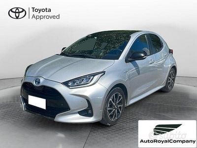 Usata Toyota Yaris Hybrid Lounge 116 CV (85 kW) 2021 Grigio Berlina