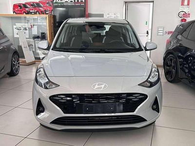 Nuova Hyundai i10 63 CV (46 kW) 2025 Grigio chiaro Utilitaria