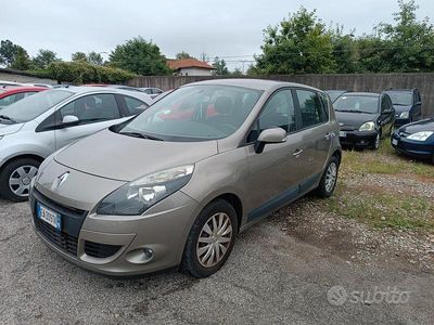 Usata Renault Scénic III Dynamique 110 CV (80 kW) 2010 Oro Monovolume
