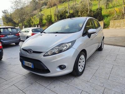 Usata Ford Fiesta 95 CV (69 kW) 2010 Grigio Utilitaria