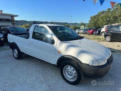 Usata Fiat Strada 68 CV (50 kW) 2003 Bianco Pick-up