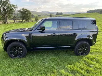 Usata Land Rover Defender SE Dynamic 249 CV (183 kW) 2023 Nero SUV