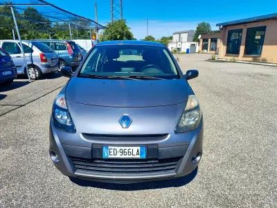 Usata Renault Clio II 75 CV (55 kW) 2010 Grigio Berlina