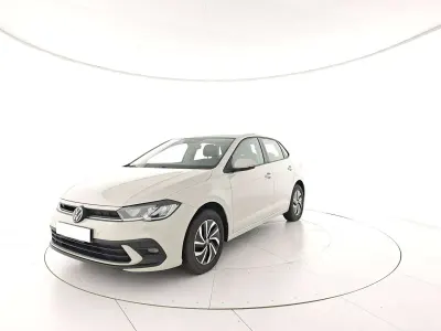 Usata VW Polo Life 95 CV (69 kW) 2023 Argento Utilitaria