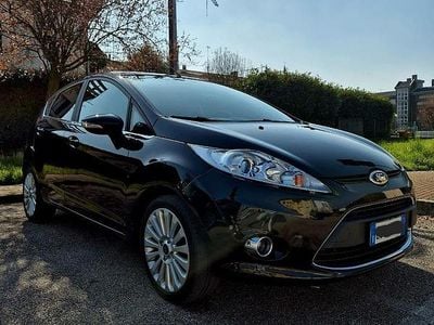Usata Ford Fiesta Titanium 95 CV (69 kW) 2010 Nero Utilitaria