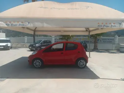 Usata Peugeot 107 68 CV (50 kW) 2010 Rosso Utilitaria