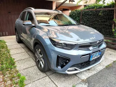 Usata Kia Stonic GT-Line 101 CV (74 kW) 2022 Grigio SUV
