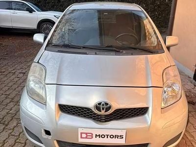 Usata Toyota Yaris Sport 90 CV (66 kW) 2009 Grigio Utilitaria