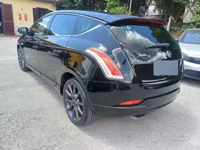 Usata Lancia Delta 120 CV (88 kW) 2013 Nero Utilitaria