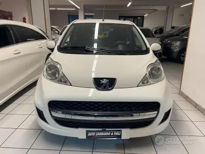 Usata Peugeot 107 68 CV (50 kW) 2010 Bianco Utilitaria