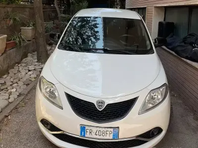 Usata Lancia Ypsilon 69 CV (50 kW) 2018 Bianco Utilitaria