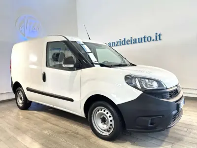 Usata Fiat Doblò Easy 90 CV (66 kW) 2021 Bianco Monovolume