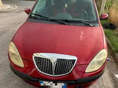 Usata Lancia Ypsilon 60 CV (44 kW) 2004 Rosso Utilitaria