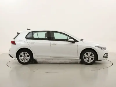 Usata VW Golf VIII Life 110 CV (80 kW) 2023 Biancobianco Berlina