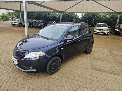 Usata Lancia Ypsilon Gold 69 CV (50 kW) 2018 Blu Utilitaria