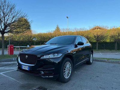 Begagnad Jaguar F-Pace R-Sport 180 HK (132 kW) 2016 Svart SUV