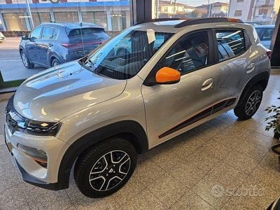 Usata Dacia Spring Comfort Plus 33 kW (45 CV) 2022 Grigio pastello Utilitaria