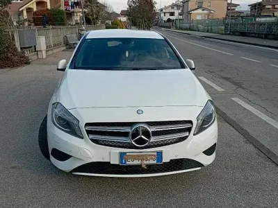 Usata Mercedes A180 106 CV (77 kW) 2013 Bianco Utilitaria