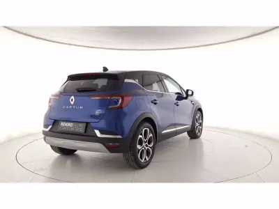 Usata Renault Captur Techno 143 CV (105 kW) 2023 Blu scuro SUV