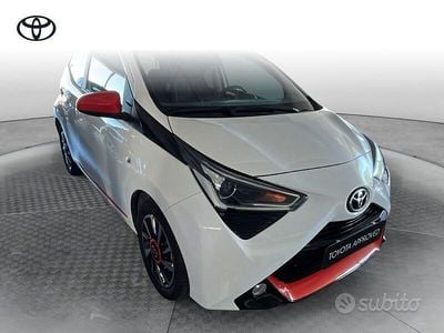 Usata Toyota Aygo X-wave 72 CV (52 kW) 2019 Bianco Utilitaria