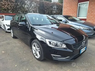 Usata Volvo V60 Kinetic 120 CV (88 kW) 2017 Nero Station wagon
