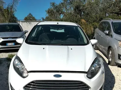 Usata Ford Fiesta Titanium 97 CV (71 kW) 2013 Bianco Berlina