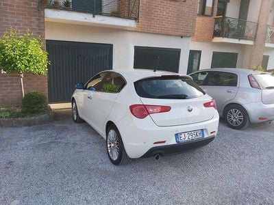Usata Alfa Romeo Giulietta Exclusive 105 CV (77 kW) 2011 Bianco Utilitaria